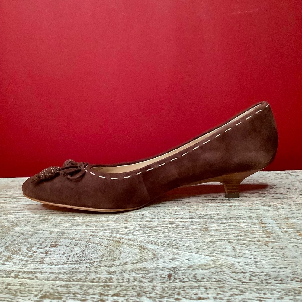 AK Anne Klein Flex Kitten Heels Brown Suede, Bows & Contrasting Cream Stitch - Picture 10 of 16
